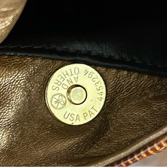 Stylish Gold and Brown Shoulder Bag - Picture 3 of 15